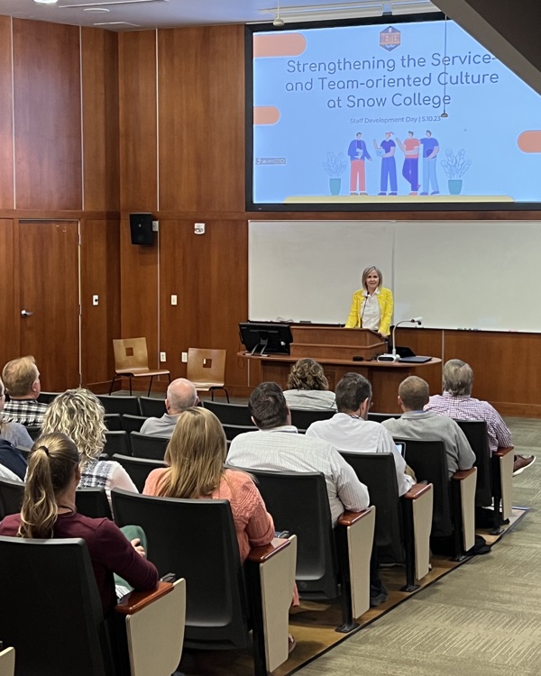 President McIff presents to Snow College staff