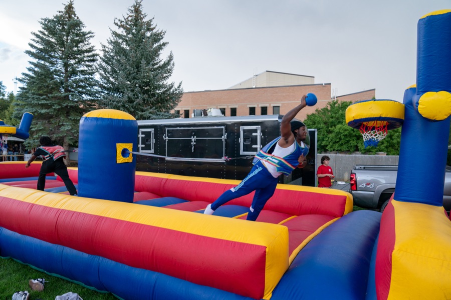 Freshman students play games at Freshman Kickoff